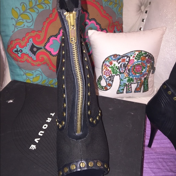 9.5M healed booties w/open toe. - Picture 5 of 8